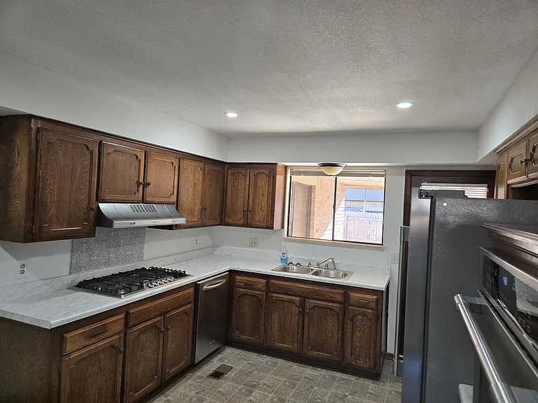 2212 S Whitbourne Pl — Photo 6