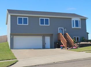 805 23rd St SE, Mandan, ND 58554