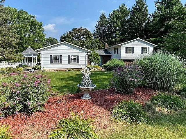 355 Sandy Beach Dr photo 1