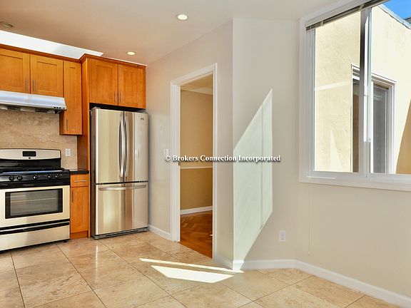 5th image of 2143 31st Ave