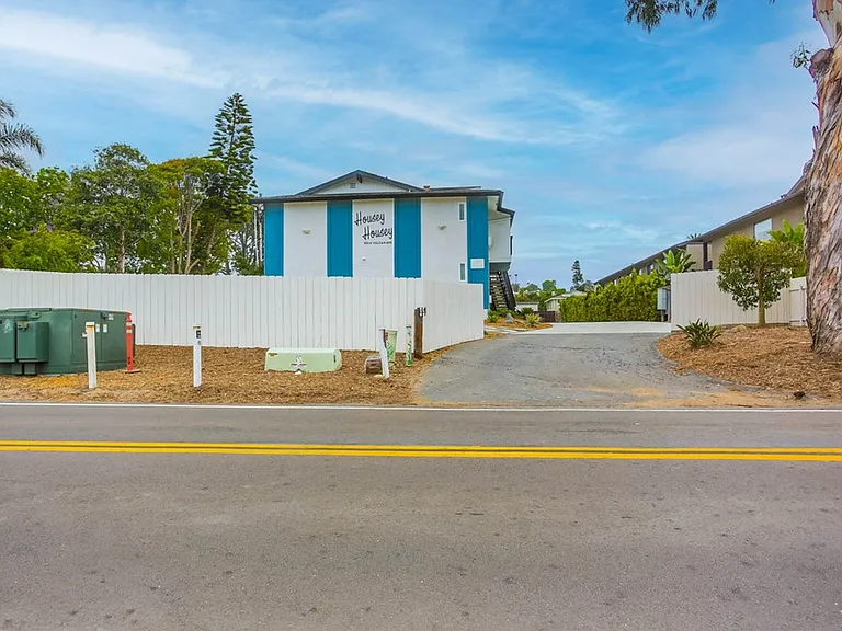 951 N Vulcan Ave — Photo 2