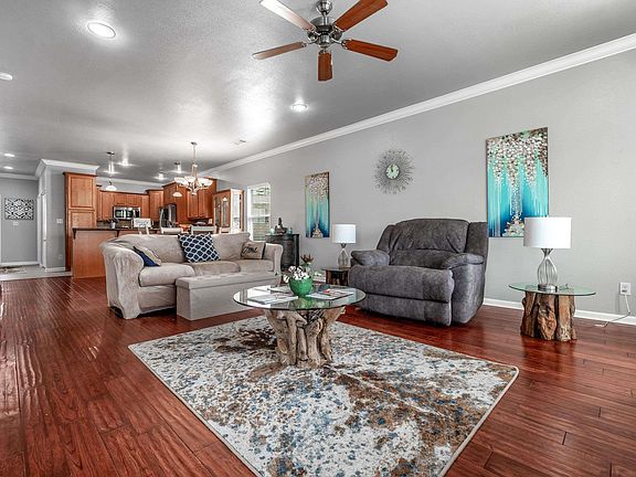 5th image of 104 Clearwater Ct #C
