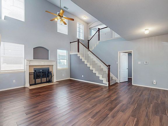 4th image of 1606 Mary Ln