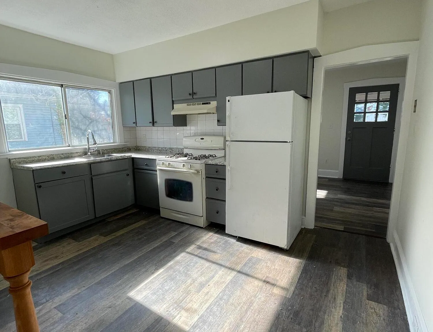 4 bed, 1683 sqft, $2,000 — Photo 2