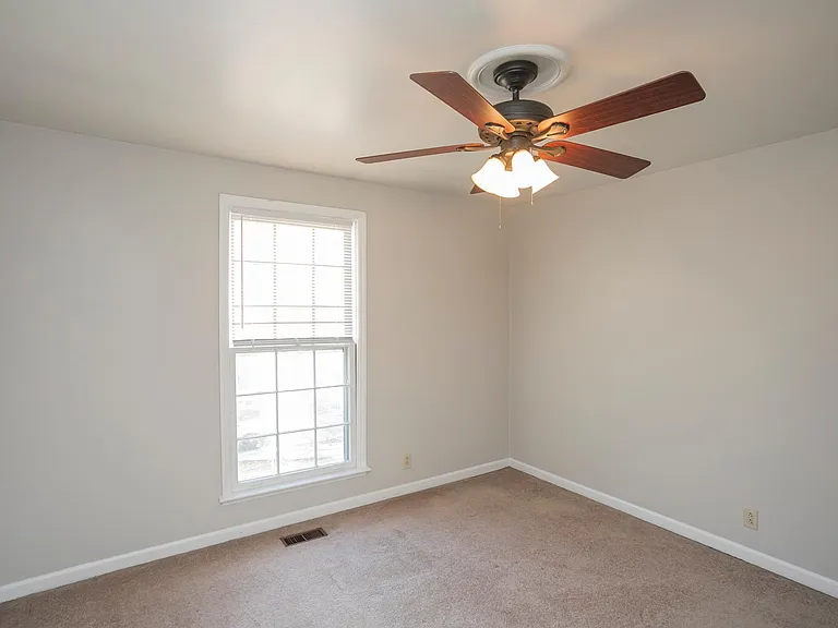 610 Ashley Ct — Photo 13