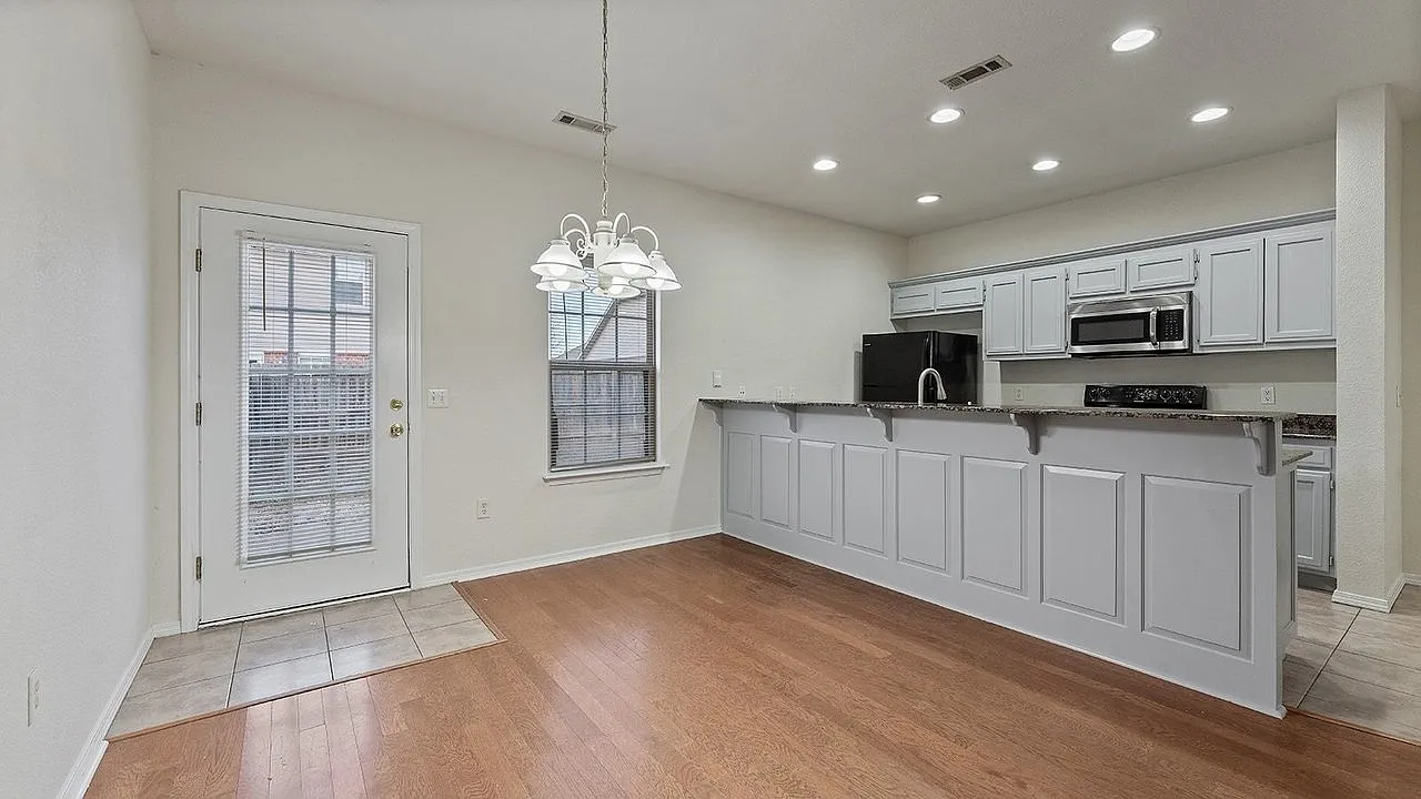 3 bed, 1484 sqft, $1,500 — Photo 3