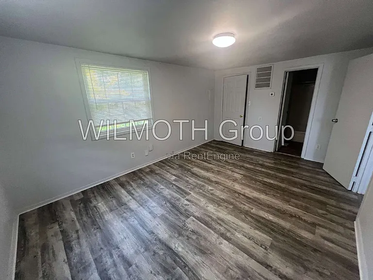 904 Sloan St #D — Photo 7