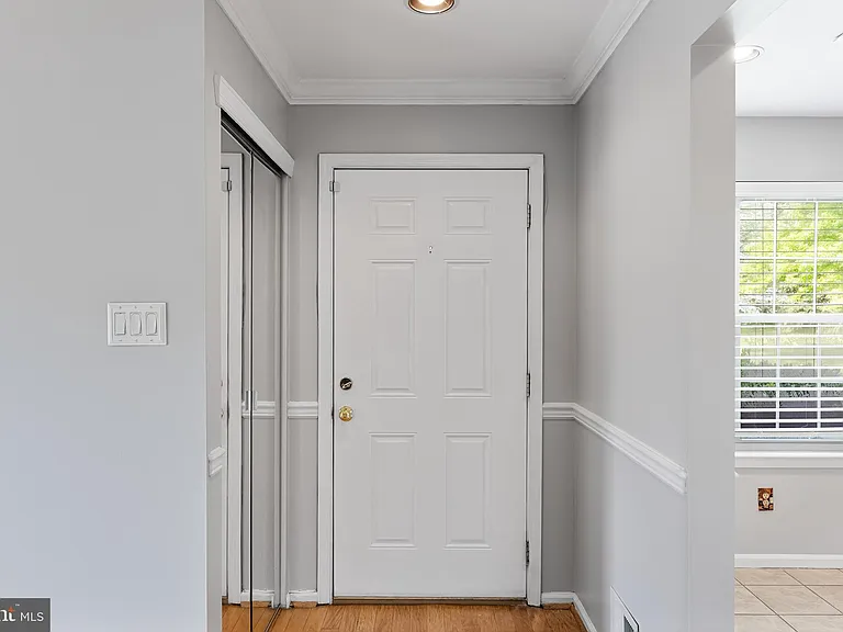419 Atlanta Ct — Photo 4