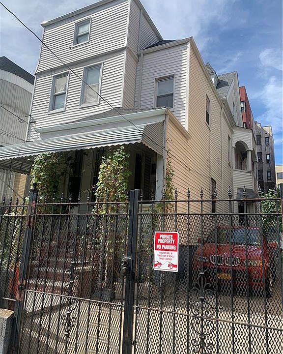2nd image of 1829 Anthony Ave