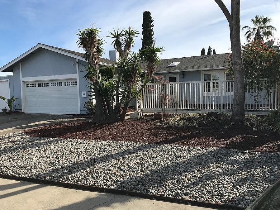 1st image of 388 Ensign Ln