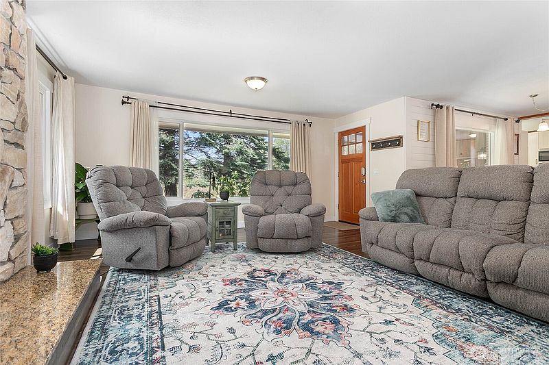 4th image of 997 W Larson Road