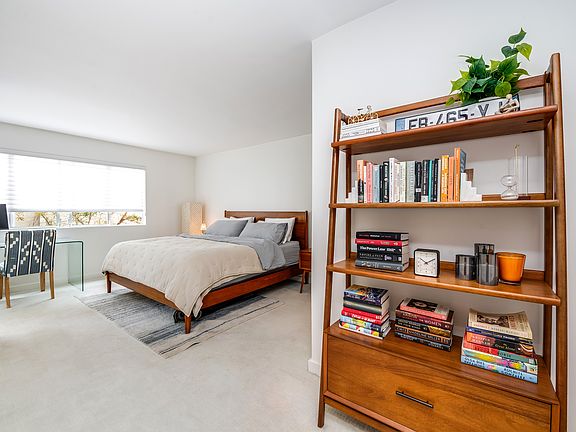 2nd image of 519 California Ave APT 202