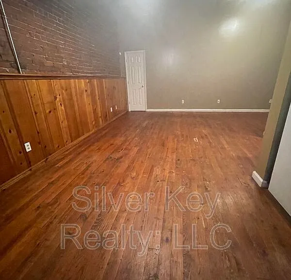 217 E Washington Ave #A — Photo 5