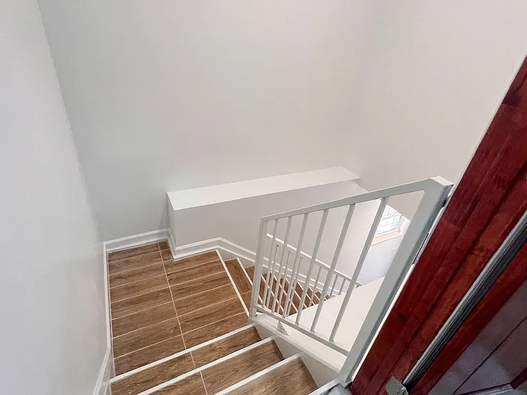 610 E 3rd St #2 — Photo 14