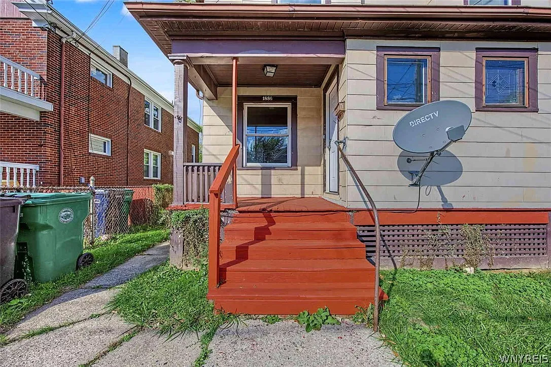 3 bed, 1.0 bath, 2264 sqft, $1,200 — Photo 4