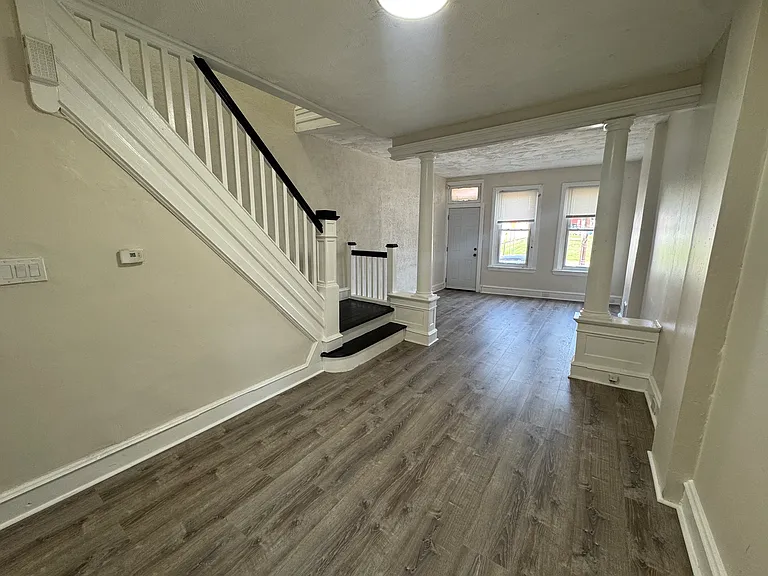 636 Spruce St — Photo 3
