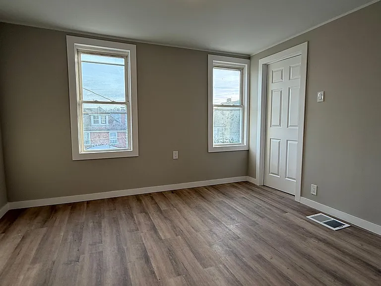 953 Roup Ave — Photo 11
