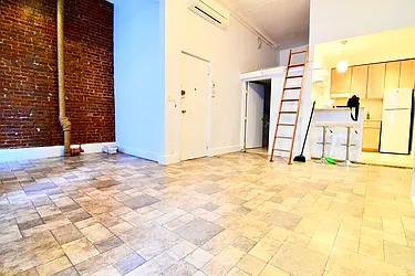 Rented by Safdie Realty Group