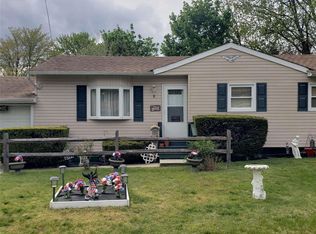 2 Pinetop Dr, Central Islip, NY 11722