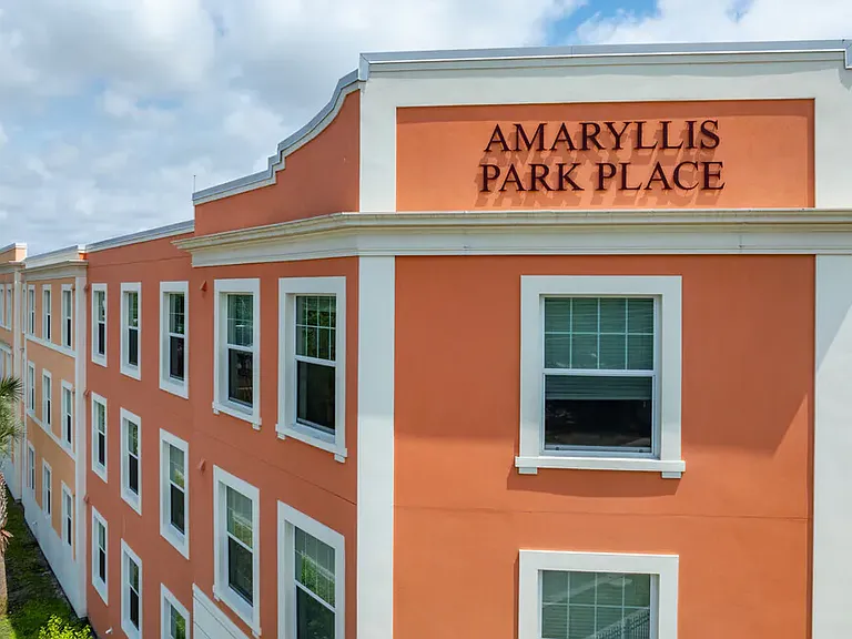 Amaryllis Park Place — Photo 1