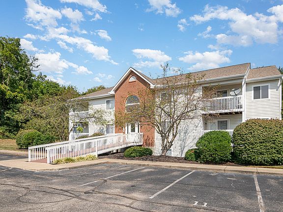 3rd image of 413 Poinsetta Ct APT 6
