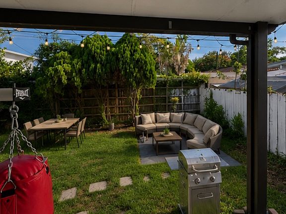 4th image of 2120 SW 16th St #1