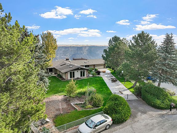 2nd image of 405 Edwards Dr