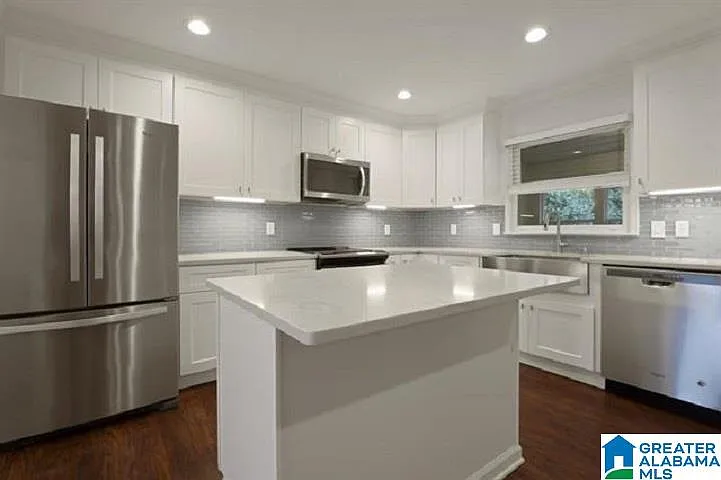 3 bed, 2.5 bath, 1850 sqft, $2,500 — Photo 4