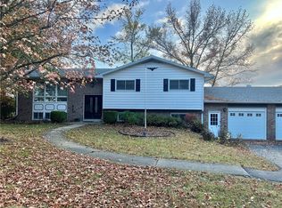 15776 N Oak Crest Rd, Marshall, IL 62441