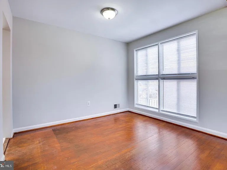 502 N Mansfield St — Photo 7