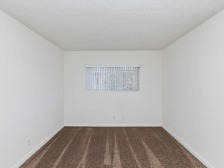 16229 Woodruff — Photo 25
