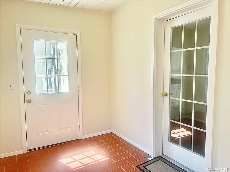 46 Totten Pl — Photo 10