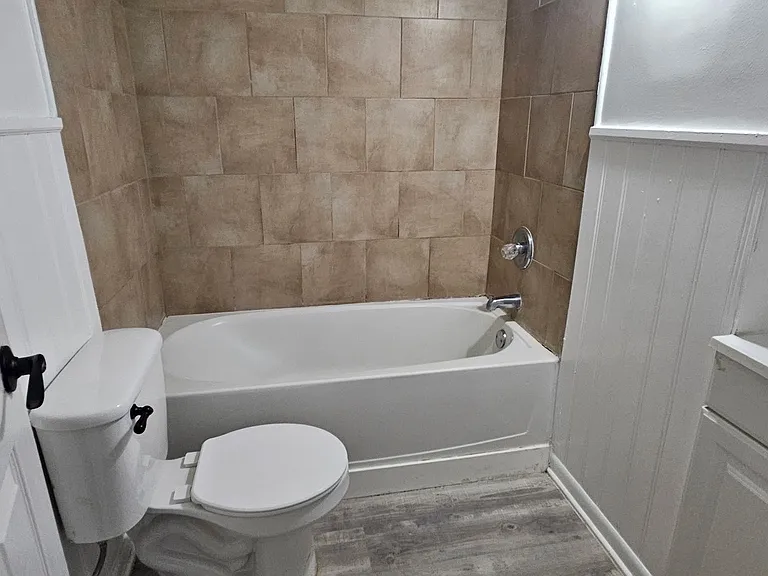 531 W Ash St — Photo 7