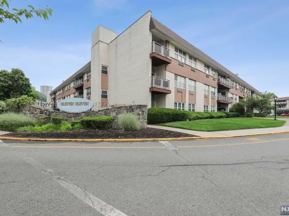 1111 River Rd APT D1, Edgewater, NJ 07020