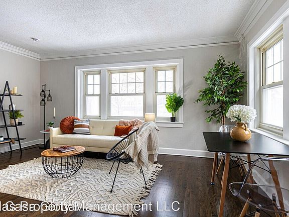 4th image of 409 E Armour Blvd #201