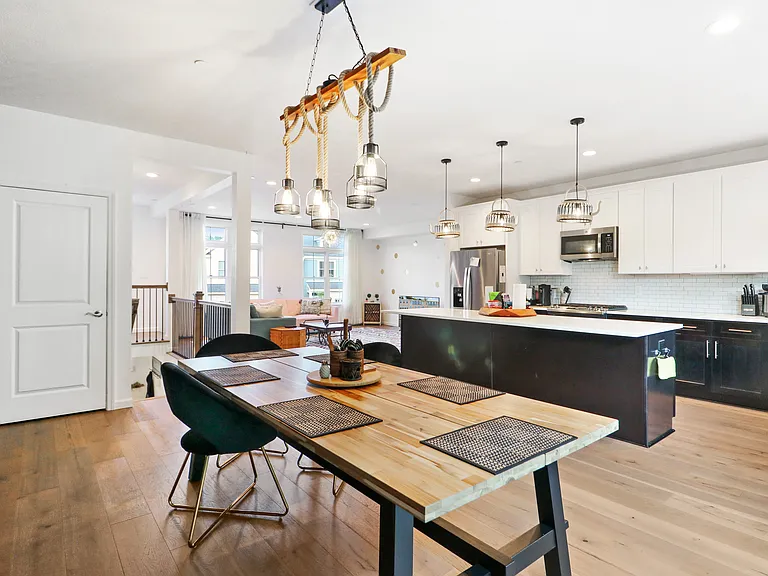 414 Walnut Ct — Photo 4