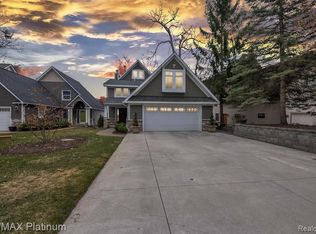 3817 Highcrest Dr, Brighton, MI