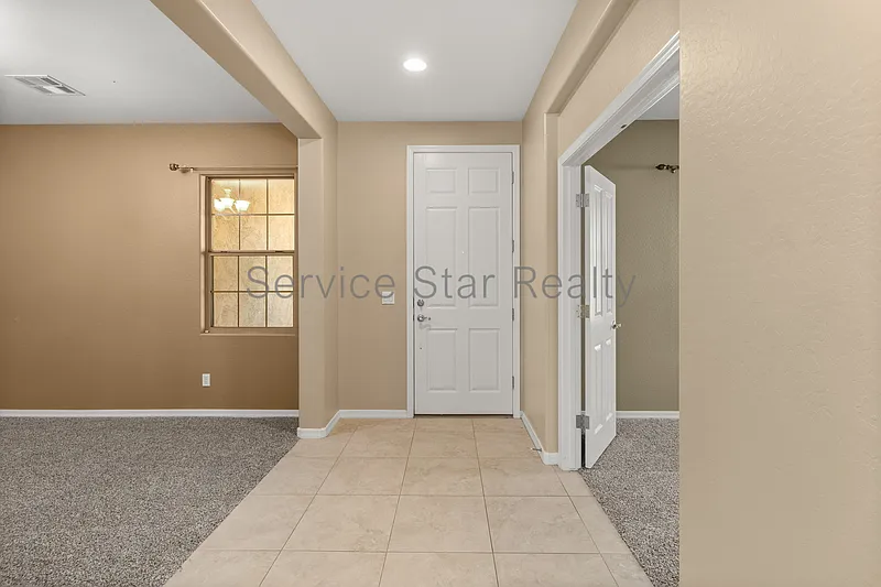 4 bed, 3.0 bath, 2432 sqft, $2,949 — Photo 4
