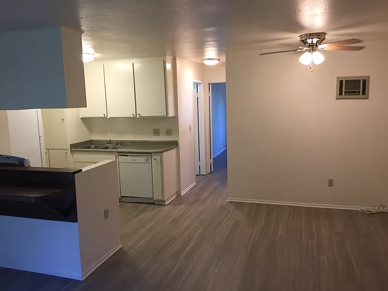 5245 Wood St #L — Photo 8