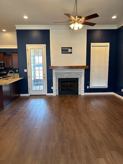 4 bed, 3.0 bath, 2334 sqft, $2,600 — Photo 2