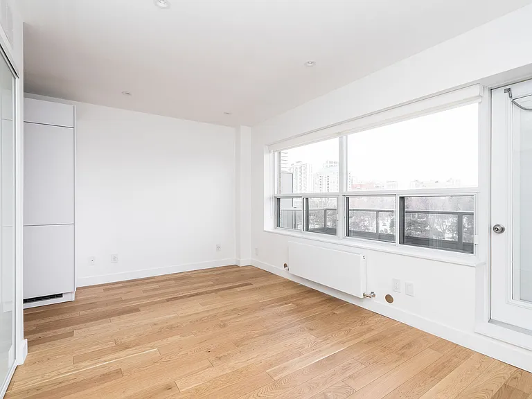 111 Lawton Blvd — Photo 17