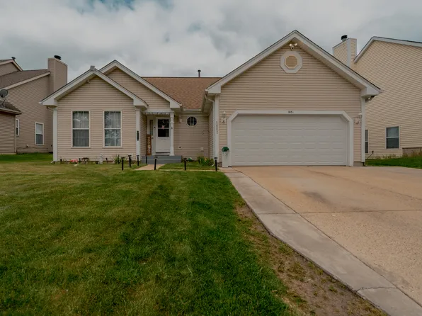 1052 Clover Hill Ln, Elgin, IL 60120