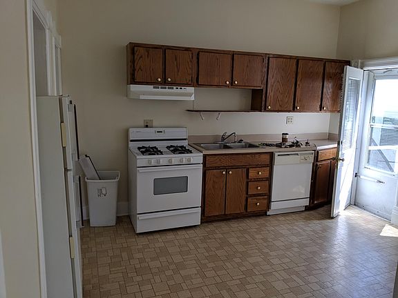 2nd image of 4824 Capitol Ave APT 2