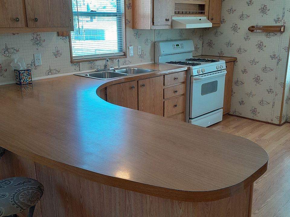 Breakfast Bar open to Living room