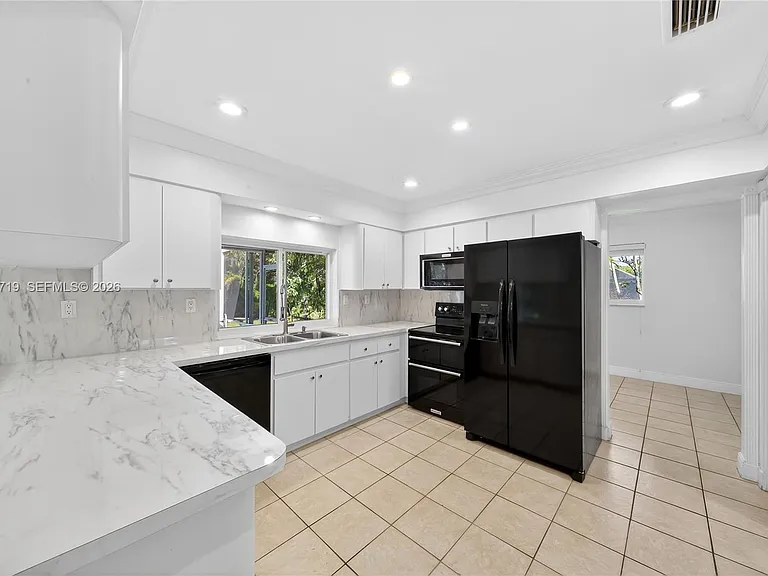 10142 SW 79th Ave — Photo 28