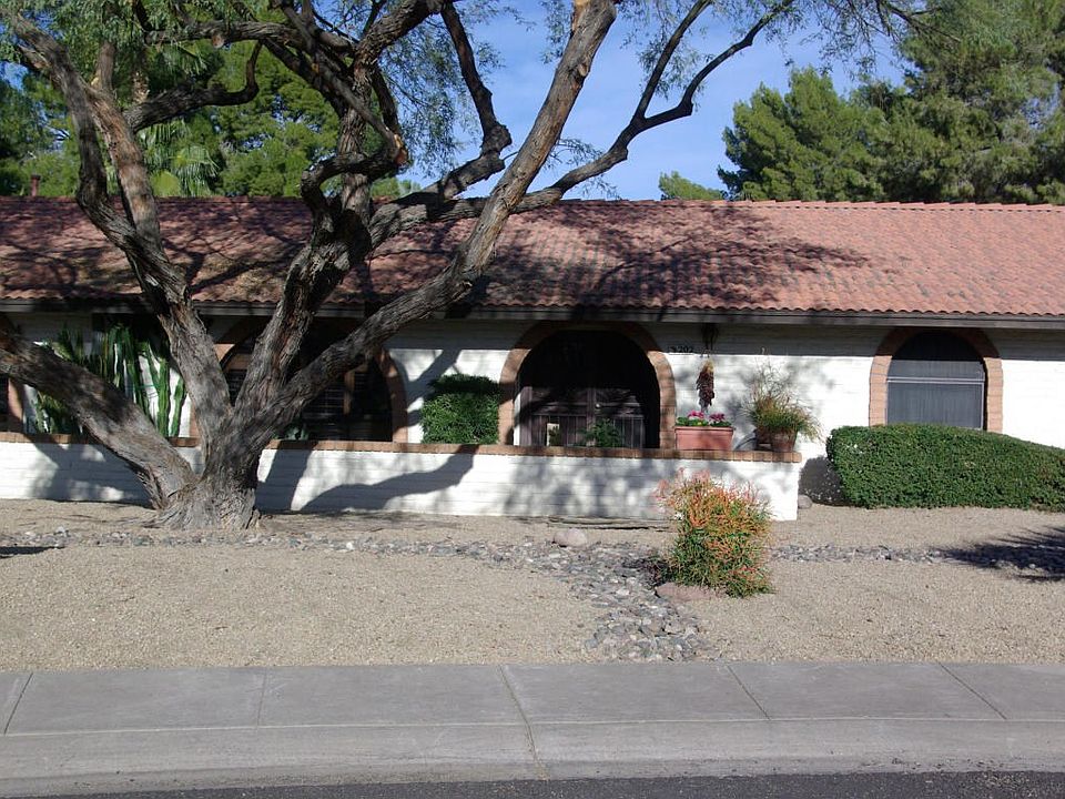 2nd image of 202 E Forest Hills Dr