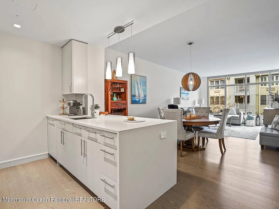 30 Melrose Ter #203