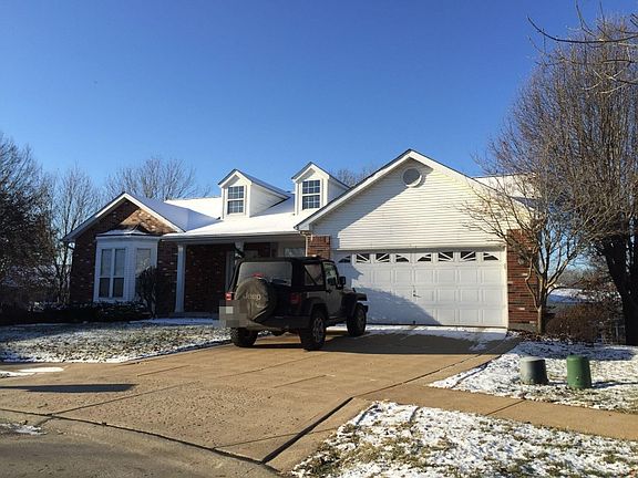 3rd image of 829 Summer Meadow Ct