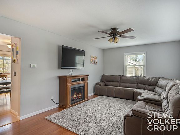 2nd image of 242 Ivanhoe Ave NE