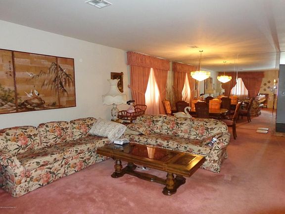 2nd image of 4 Saint Tropez Ct